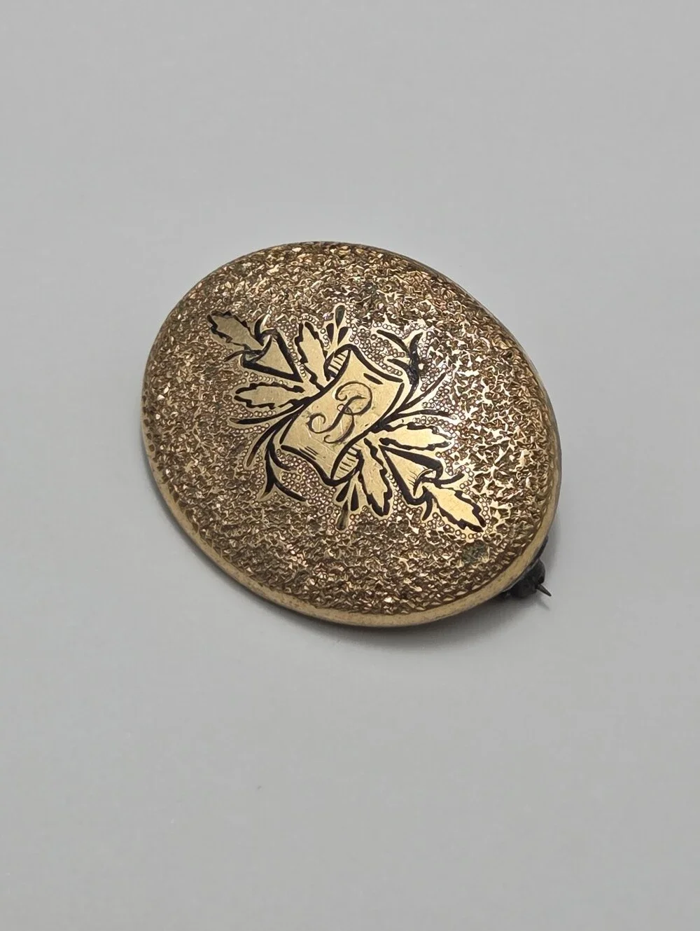 Antique Victorian Gold Filled Brooch With Taille d’Epargné Enamel Engraved 